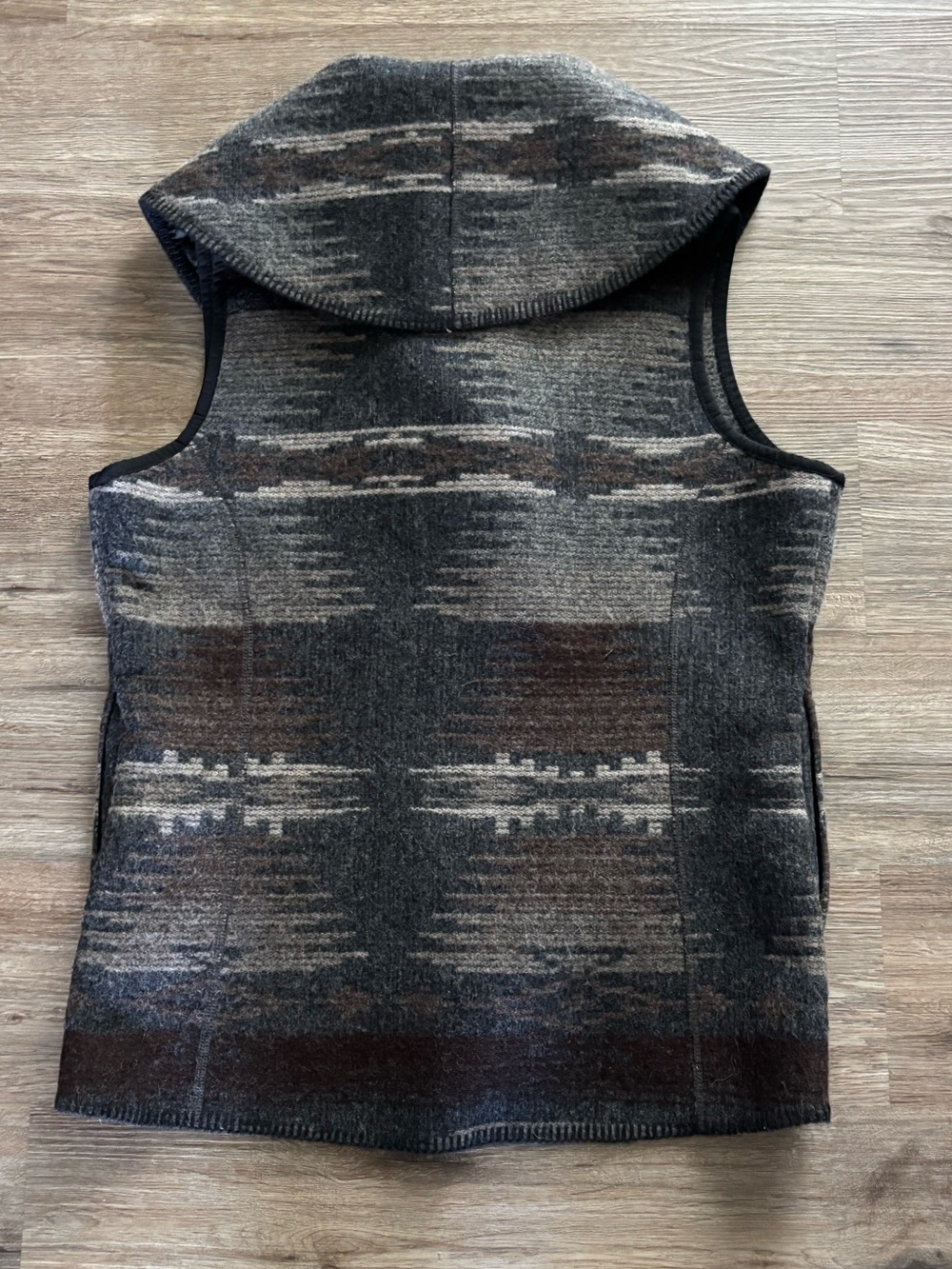 Woolrich women’s M medium wrap Aztec western vest. Good condition. Preloved - Picture 3 of 12